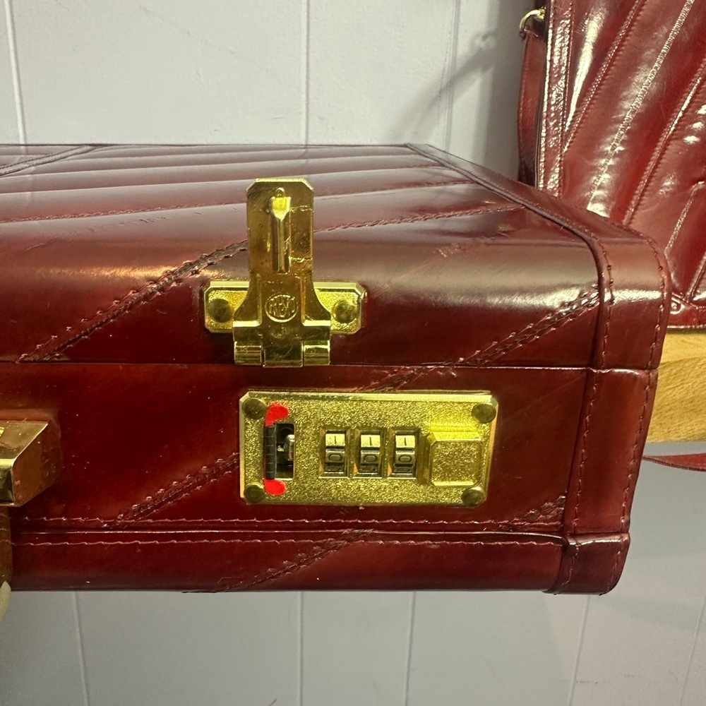 Elegant Burgundy EEL skin vintage Attaché SET - Picture 10 of 15
